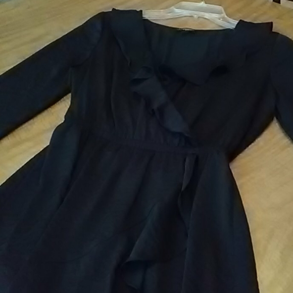 Limited black ruffled dress - Picture 2 of 3